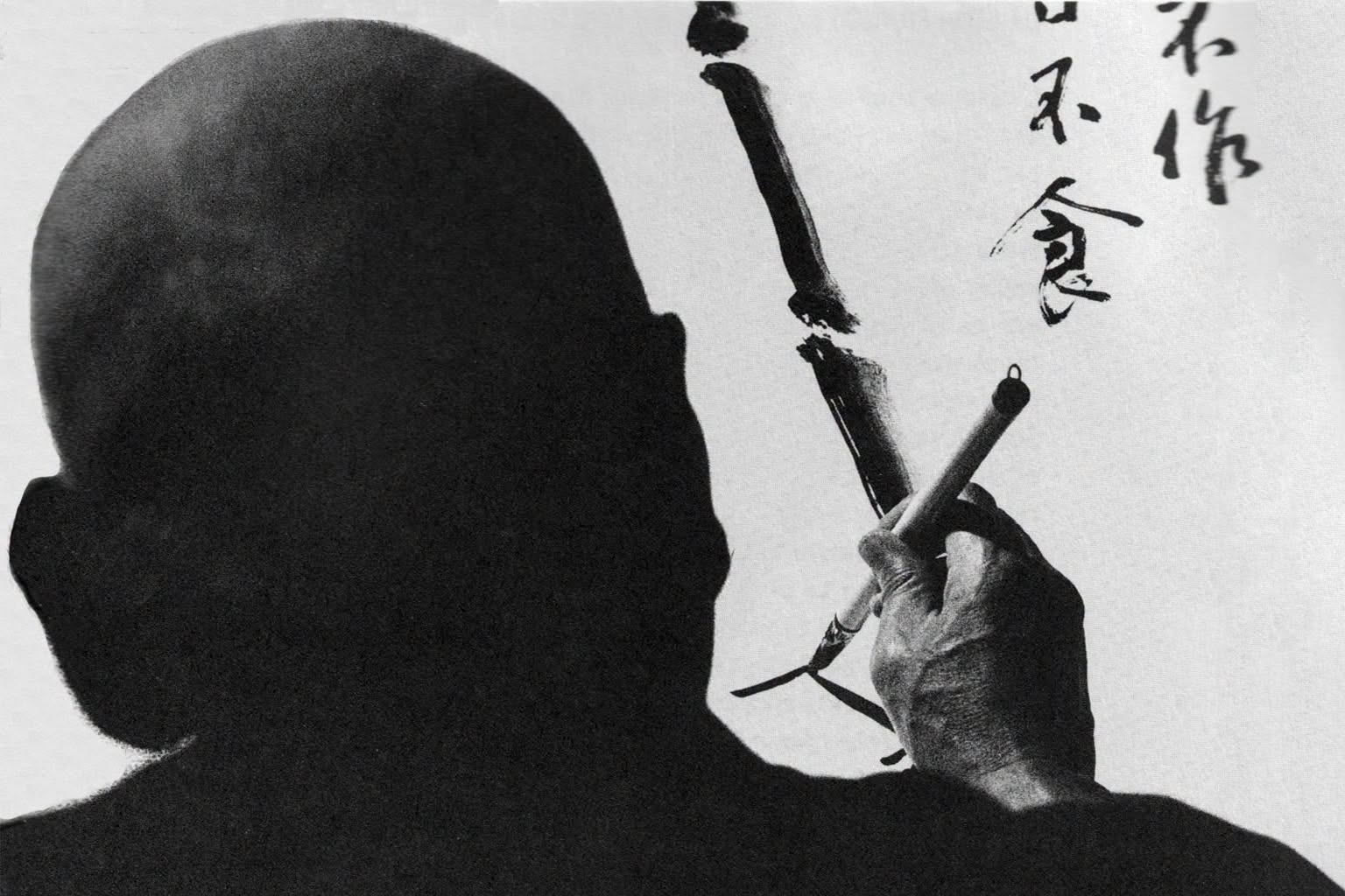 montrer Deshimaru en train de faire une calligraphie